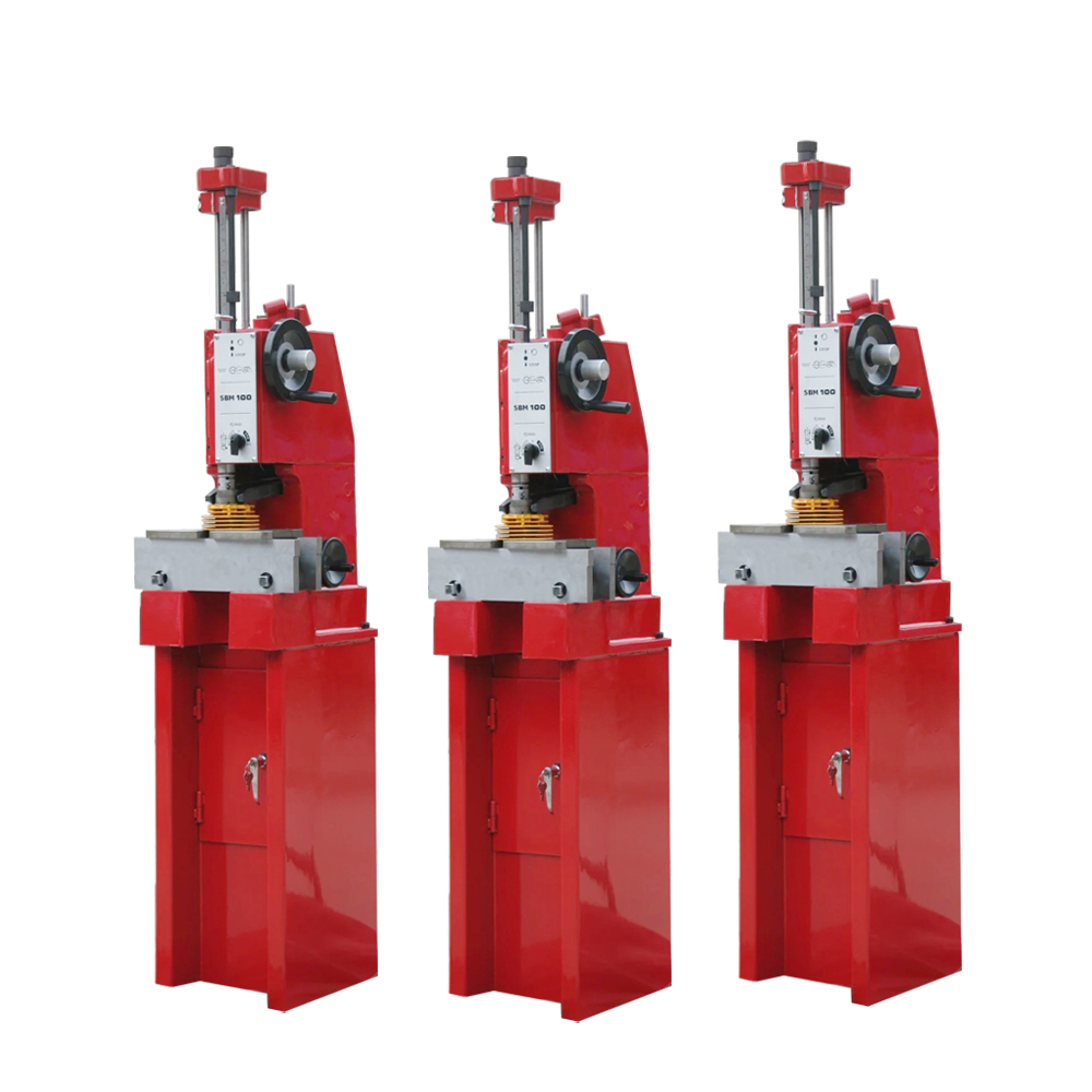 白底 SBM100(红色)